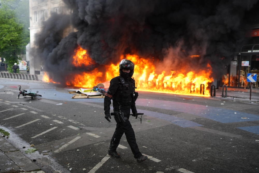 Biểu tình bạo lực ngày Quốc tế lao động tại Pháp khiến hơn 100 cảnh sát bị thương